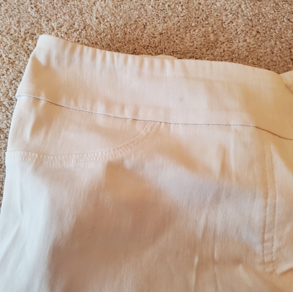 DeVia Capris - Picture 2 of 6